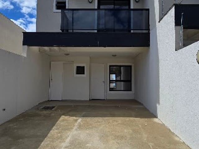 Sobrado com 137m² 3 quartos e 3 banheiros, à venda, no bairro Uvaranas em Ponta Grossa