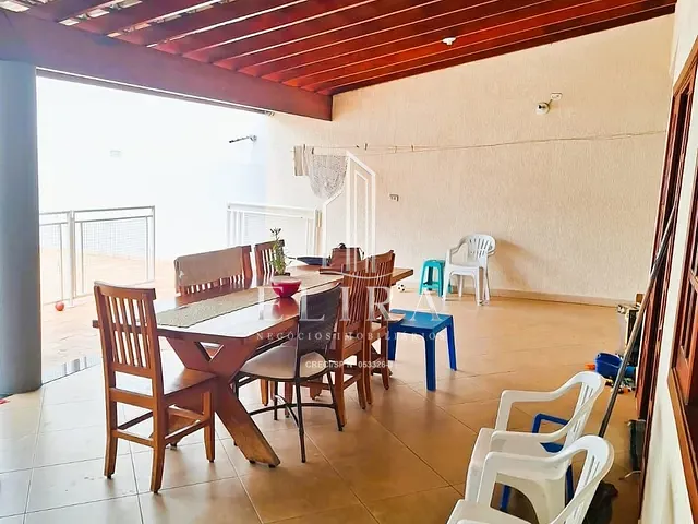 Sobrado com 250m² 3 quartos e 3 banheiros, à venda, no bairro Jardim Dona Regina em Santa Bárbara D'Oeste