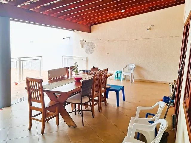 Sobrado com 250m² 3 quartos e 3 banheiros, à venda, no bairro Jardim Dona Regina em Santa Bárbara D'Oeste