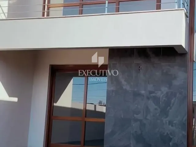 Sobrado com 168m² 3 quartos e 2 banheiros, à venda ou para alugar, no bairro Montanha em Lajeado