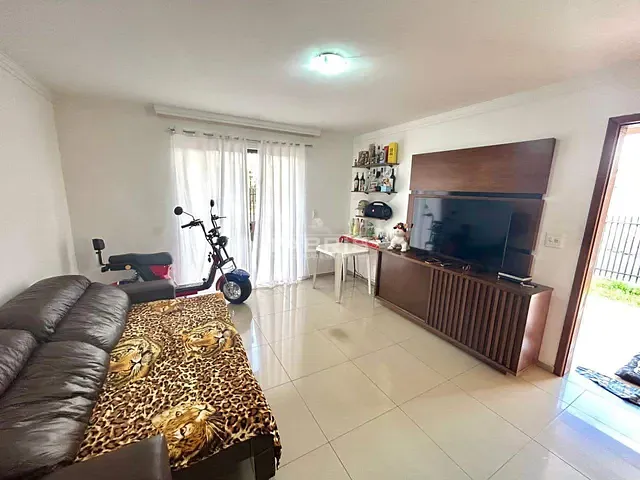 Sobrado 3 quartos e 2 banheiros, à venda, no bairro Salgadinho em Campo Largo