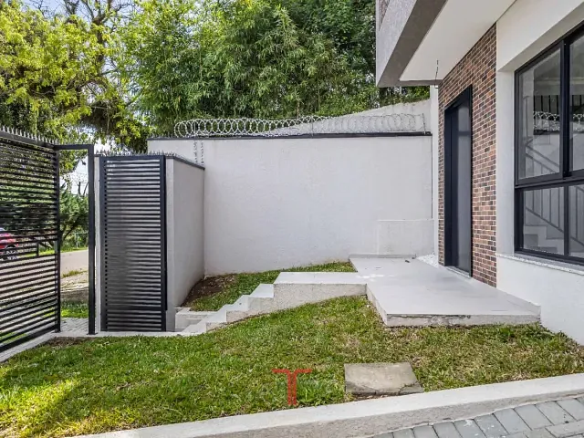 Sobrado com 123m² 3 quartos e 3 banheiros, à venda, no bairro Lindóia em Curitiba