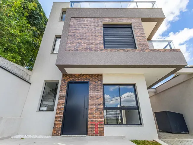 Sobrado com 123m² 3 quartos e 3 banheiros, à venda, no bairro Lindóia em Curitiba