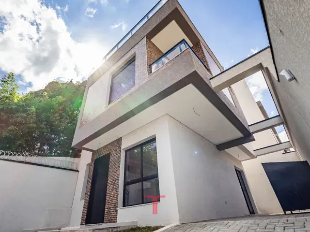 Sobrado com 123m² 3 quartos e 3 banheiros, à venda, no bairro Lindóia em Curitiba