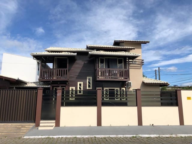 Sobrado com 263m² 3 quartos e 3 banheiros, à venda, no bairro Cordeiros em Itajaí