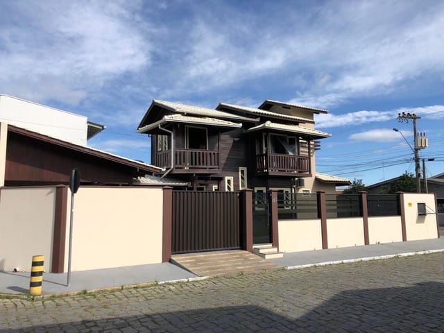 Sobrado com 263m² 3 quartos e 3 banheiros, à venda, no bairro Cordeiros em Itajaí