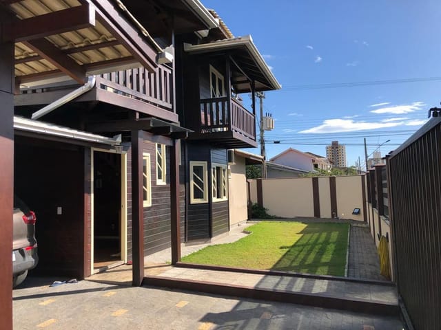 Sobrado com 263m² 3 quartos e 3 banheiros, à venda, no bairro Cordeiros em Itajaí