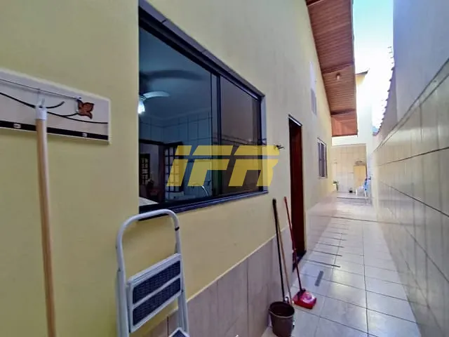 Sobrado com 250m² 5 quartos e 4 banheiros, à venda, no bairro Jardim Independência em Taubaté