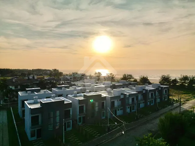 Sobrado com 138m² 3 quartos e 1 banheiro, à venda, no bairro Meia Praia em Capão da Canoa