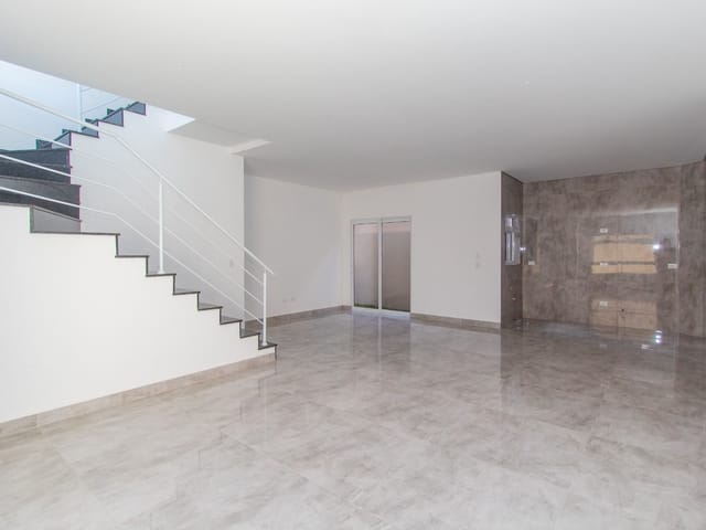 Sobrado com 90m² 3 quartos e 3 banheiros, à venda, no bairro Boqueirão em Curitiba