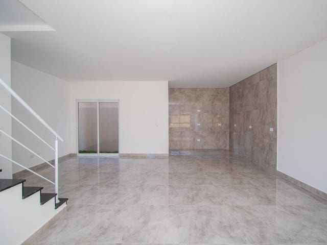 Sobrado com 90m² 3 quartos e 3 banheiros, à venda, no bairro Boqueirão em Curitiba