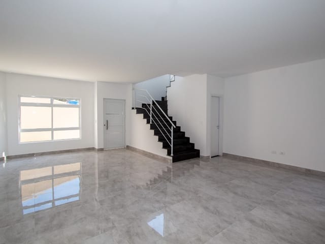 Sobrado com 90m² 3 quartos e 3 banheiros, à venda, no bairro Boqueirão em Curitiba