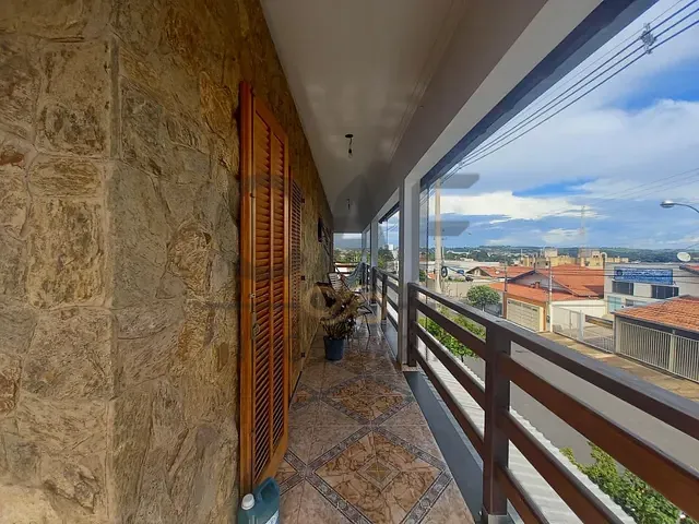 Sobrado com 300m² 3 quartos e 3 banheiros, à venda, no bairro Jardim Cruzeiro do Sul em Jaguariúna