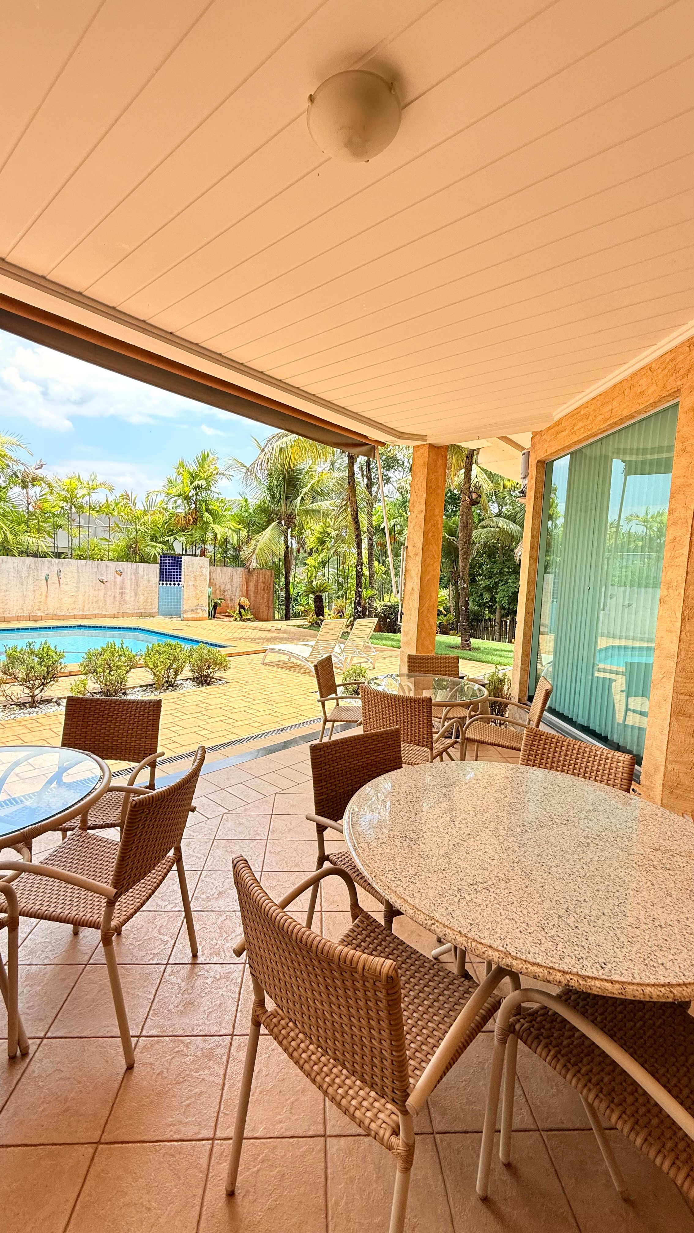 Sobrado à venda, com 439 m2 de construção, 4 suítes, no Alphaville Flamboyant, Goiânia, GO