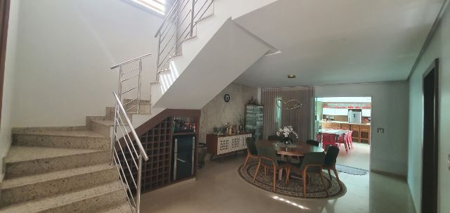 Sobrado com 434m² 4 quartos e 5 banheiros, à venda, no bairro Cidade Vera Cruz em Aparecida de Goiânia