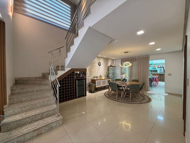 Sobrado com 434m² 4 quartos e 5 banheiros, à venda, no bairro Cidade Vera Cruz em Aparecida de Goiânia