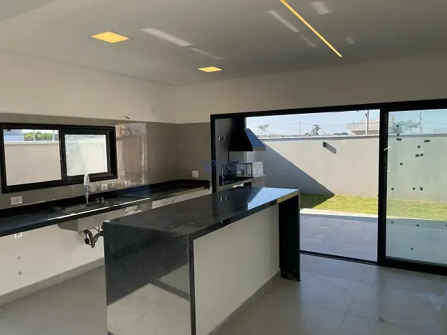 Sobrado com 250m² 3 quartos e 4 banheiros, à venda, no bairro Jardim das Flores em São José dos Campos