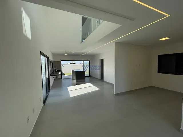 Sobrado com 250m² 3 quartos e 4 banheiros, à venda, no bairro Jardim das Flores em São José dos Campos