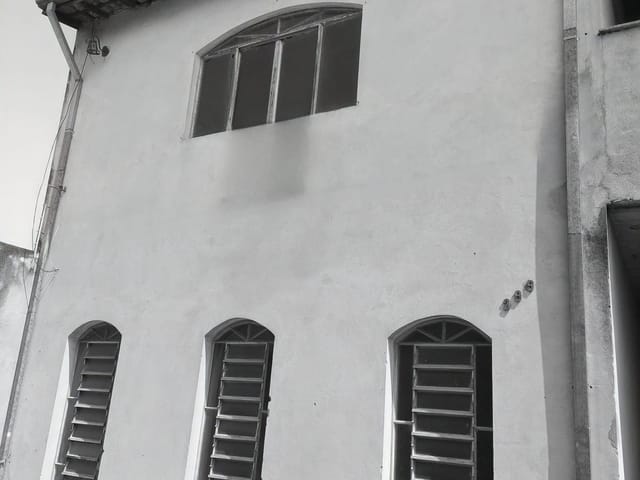 Sobrado com 301m² 4 quartos e 3 banheiros, à venda, no bairro Parque Santo Antônio em Taubaté