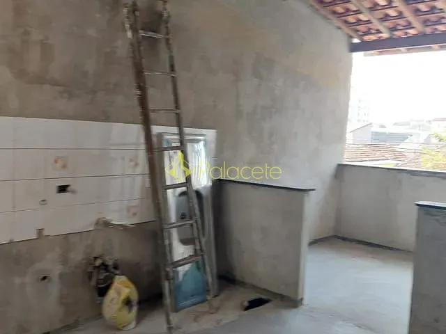 Sobrado com 301m² 4 quartos e 3 banheiros, à venda, no bairro Parque Santo Antônio em Taubaté