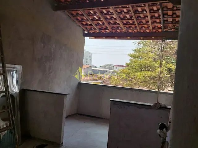 Sobrado com 301m² 4 quartos e 3 banheiros, à venda, no bairro Parque Santo Antônio em Taubaté