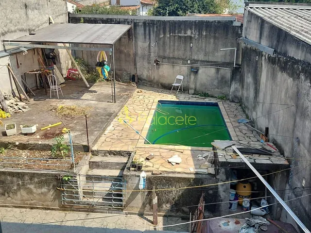 Sobrado com 301m² 4 quartos e 3 banheiros, à venda, no bairro Parque Santo Antônio em Taubaté