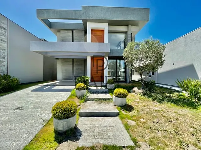 Sobrado com 400m² 4 quartos e 5 banheiros, à venda, no bairro Parque Antártica em Xangri-Lá