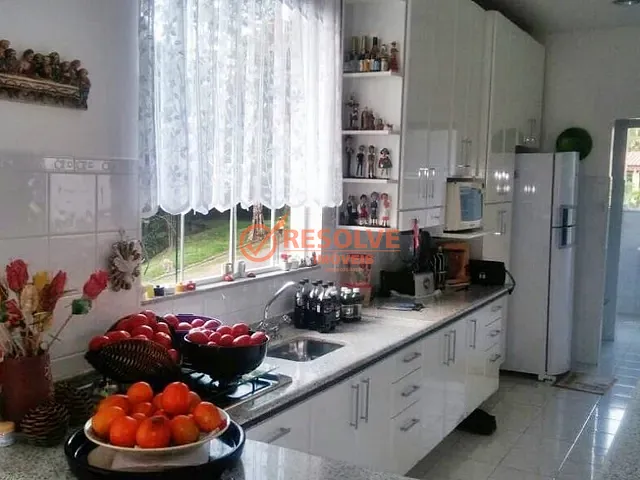 Casa com 1100m² 4 quartos e 5 banheiros, à venda, no bairro Paião em Guararema