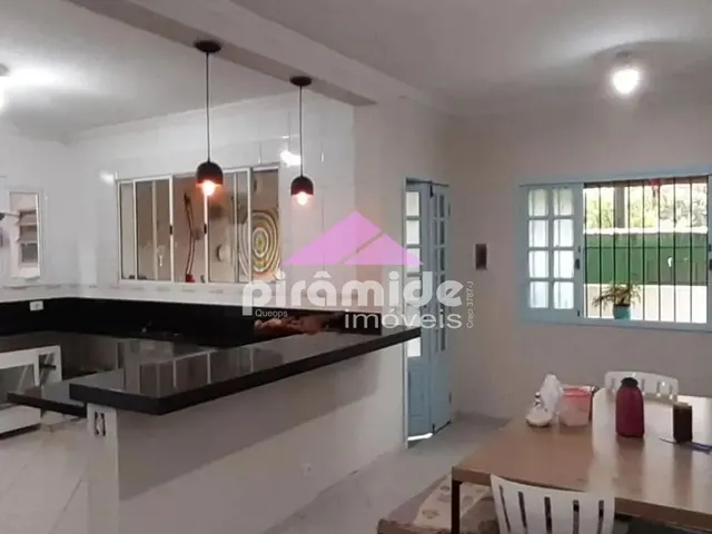 Sobrado com 315m² 3 quartos e 5 banheiros, à venda, no bairro Martim de Sá em Caraguatatuba