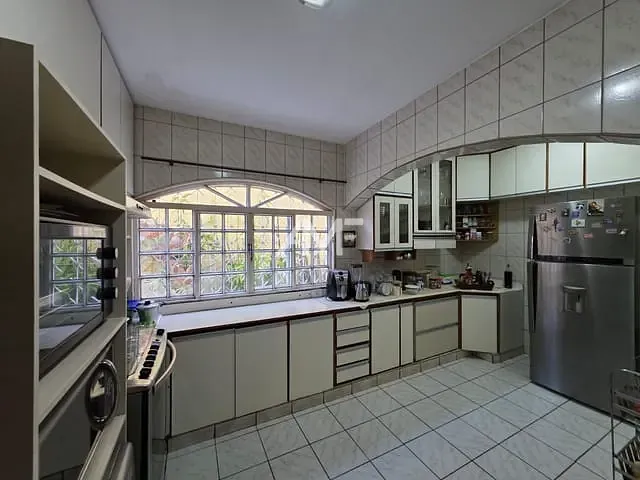 Sobrado com 300m² 5 quartos e 4 banheiros, à venda, no bairro Taguatinga Sul (Taguatinga) em Brasília