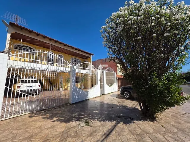 Sobrado com 300m² 5 quartos e 4 banheiros, à venda, no bairro Taguatinga Sul (Taguatinga) em Brasília