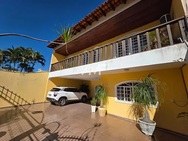 Sobrado com 300m² 5 quartos e 4 banheiros, à venda, no bairro Taguatinga Sul (Taguatinga) em Brasília