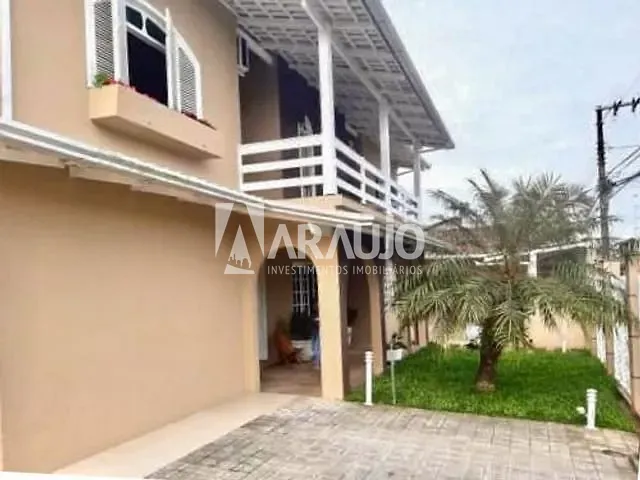 Sobrado com 541m² 3 quartos e 2 banheiros, à venda, no bairro São João em Itajaí