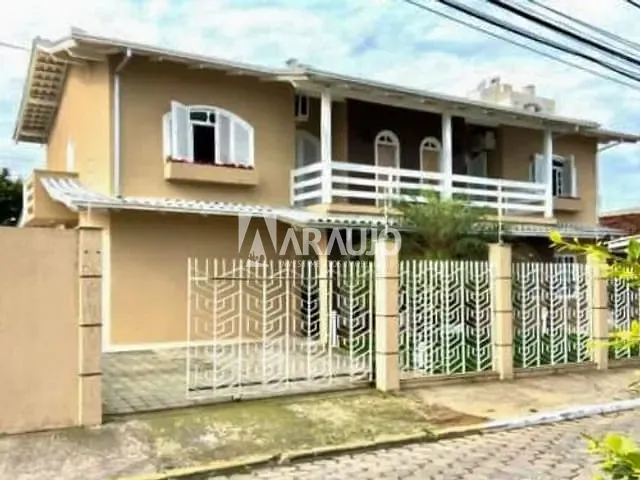 Sobrado com 541m² 3 quartos e 2 banheiros, à venda, no bairro São João em Itajaí