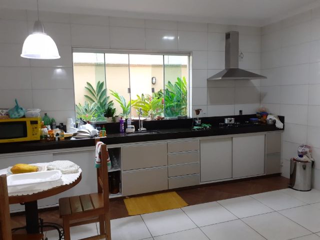 Sobrado com 302m² 3 quartos e 4 banheiros, à venda, no bairro Residencial Porto Seguro em Goiânia
