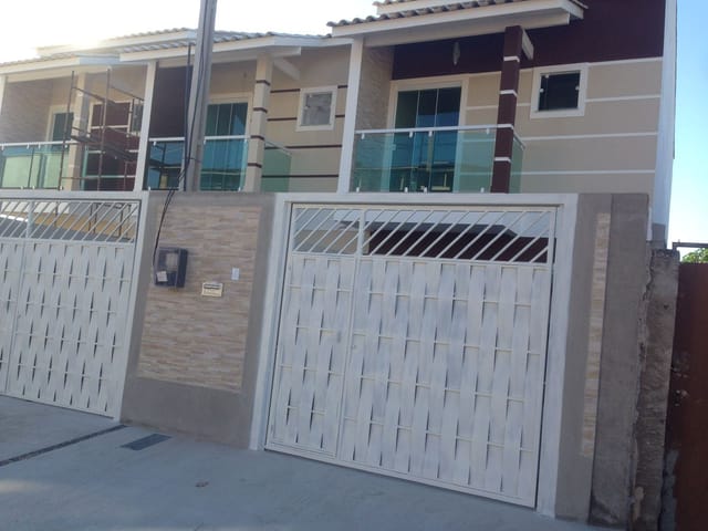 Sobrado com 85m² 2 quartos e 3 banheiros, à venda, no bairro Parque Califórnia em Campos dos Goytacazes