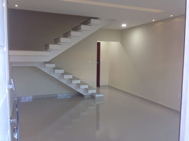Sobrado com 85m² 2 quartos e 3 banheiros, à venda, no bairro Parque Califórnia em Campos dos Goytacazes