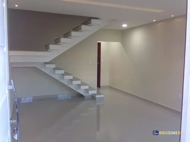 Sobrado com 85m² 2 quartos e 3 banheiros, à venda, no bairro Parque Califórnia em Campos dos Goytacazes