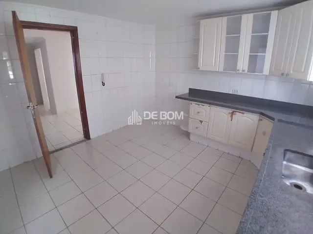 Sobrado com 330m² 3 quartos e 2 banheiros, à venda, no bairro Parque Vivaldi Leite Ribeiro em Poços de Caldas