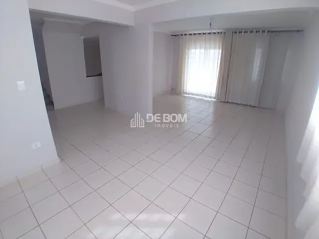 Sobrado com 330m² 3 quartos e 2 banheiros, à venda, no bairro Parque Vivaldi Leite Ribeiro em Poços de Caldas