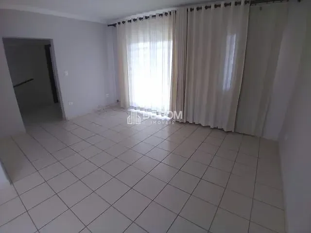 Sobrado com 330m² 3 quartos e 2 banheiros, à venda, no bairro Parque Vivaldi Leite Ribeiro em Poços de Caldas