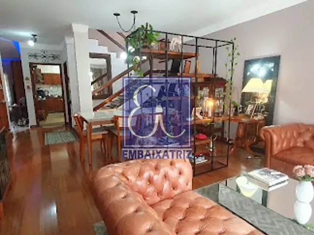 Sobrado com 360m² 4 quartos e 5 banheiros, à venda, no bairro Jardim das Colinas em São José dos Campos