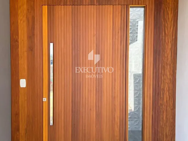 Sobrado com 151m² 3 quartos e 2 banheiros, à venda ou para alugar, no bairro Montanha em Lajeado