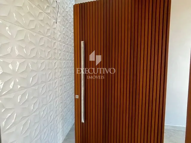 Sobrado com 151m² 3 quartos e 2 banheiros, à venda ou para alugar, no bairro Montanha em Lajeado