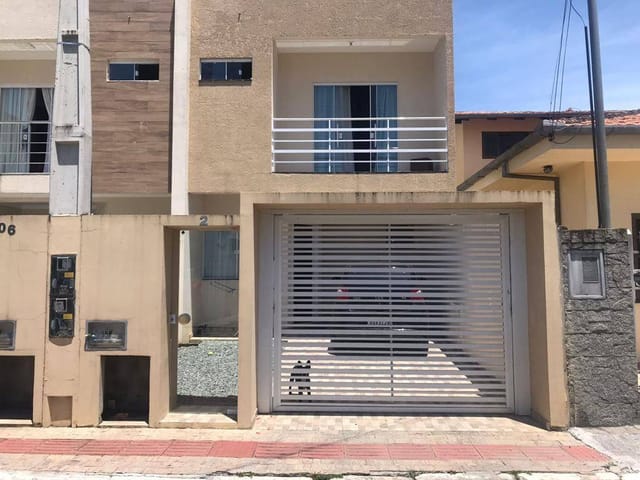 Sobrado 2 quartos e 3 banheiros, à venda, no bairro Centro em Itajaí