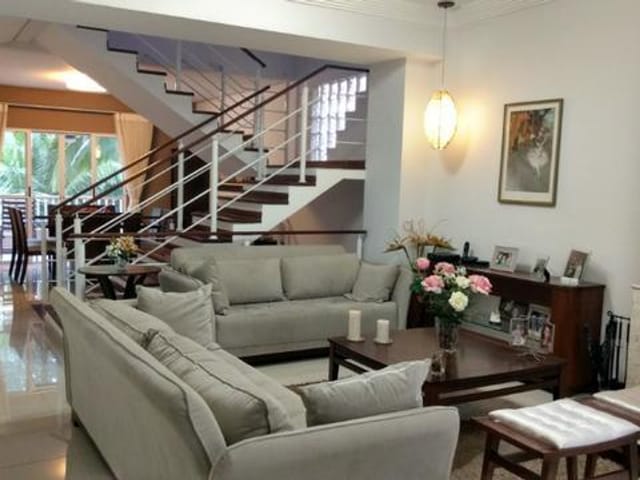Foto do Sobrado - Sobrado com 4 dormitórios à venda, 400 m² por R$ 1.480.000,00 - Urbanova - São José dos Campos/SP | INDEPENDENCE NEGOCIOS IMOBILIARIOS LTDA