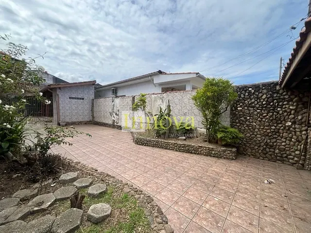 Sobrado com 300m² 2 quartos e 3 banheiros, à venda, no bairro Indaiá em Caraguatatuba