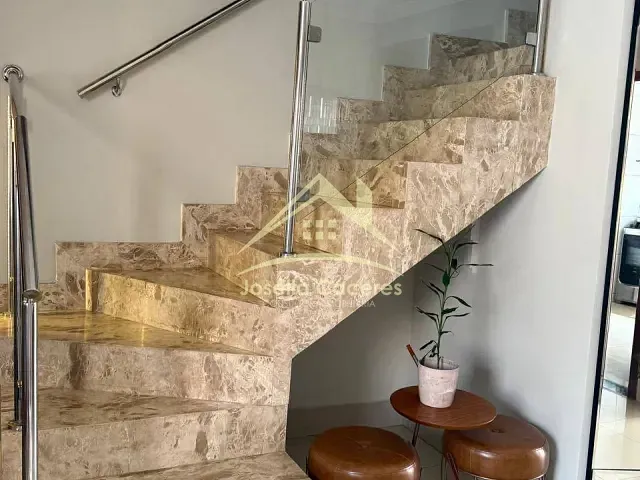 Sobrado com 125m² 3 quartos e 2 banheiros, à venda, no bairro Centro-Sul em Várzea Grande