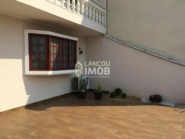 Sobrado com 221m² 3 quartos e 3 banheiros, à venda, no bairro Vila Galvão em Jundiaí