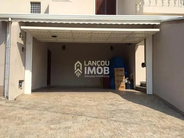 Sobrado com 221m² 3 quartos e 3 banheiros, à venda, no bairro Vila Galvão em Jundiaí